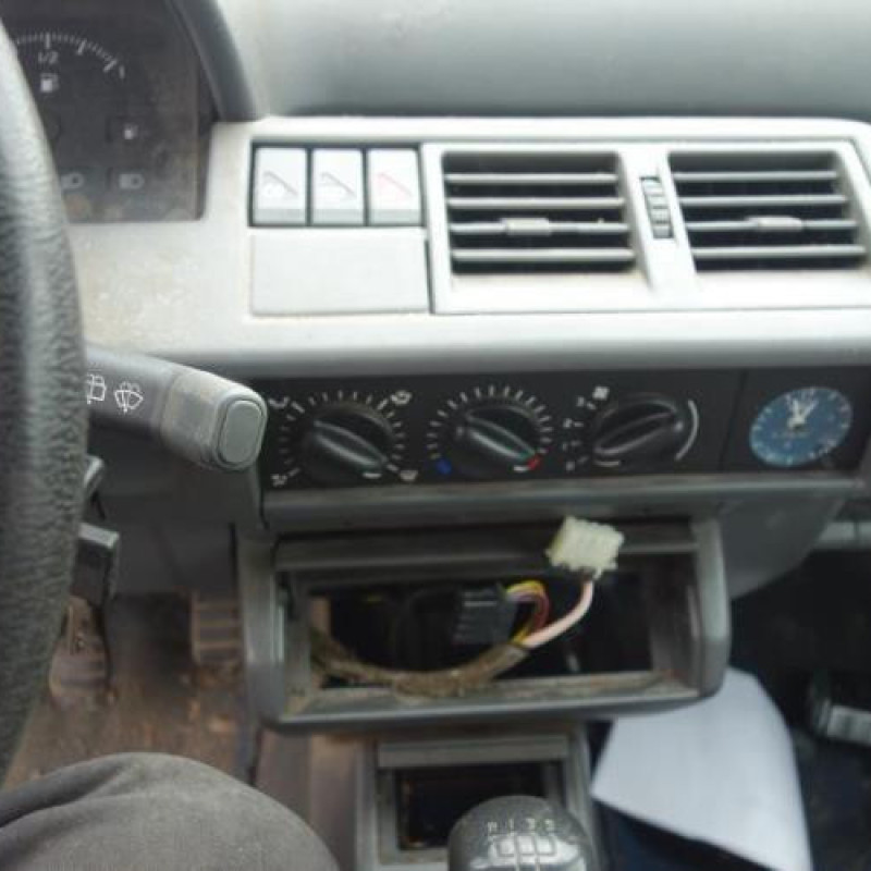 Custode arriere droit RENAULT CLIO 1 Photo n°7