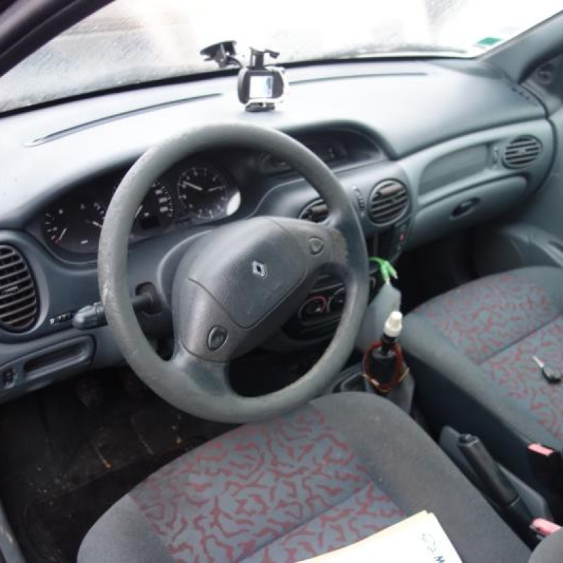 Porte avant droit RENAULT MEGANE 1 Photo n°8