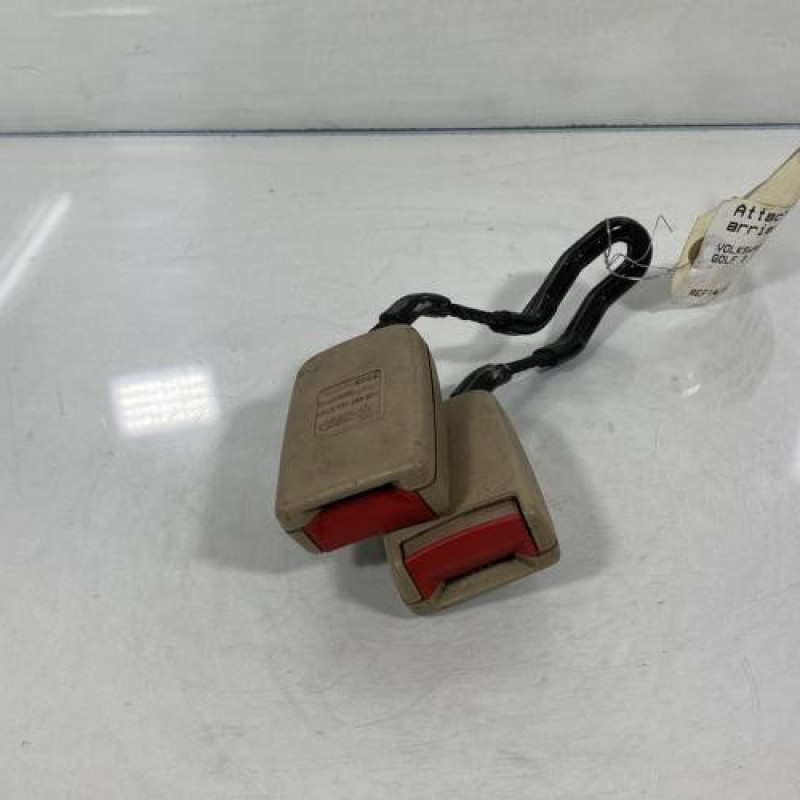Attache ceinture arriere gauche VOLKSWAGEN GOLF 3 Photo n°1