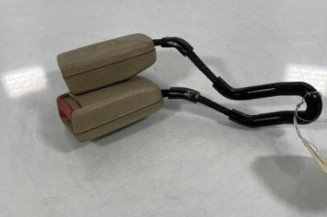 Attache ceinture arriere gauche VOLKSWAGEN GOLF 3