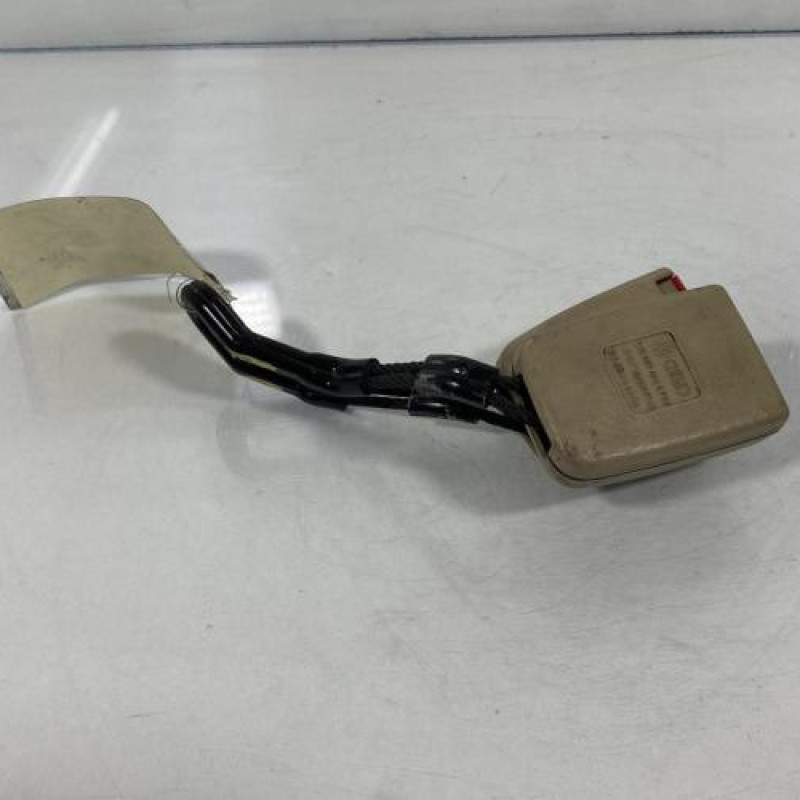 Attache ceinture arriere gauche VOLKSWAGEN GOLF 3 Photo n°3