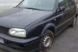 Attache ceinture avant droit VOLKSWAGEN GOLF 3