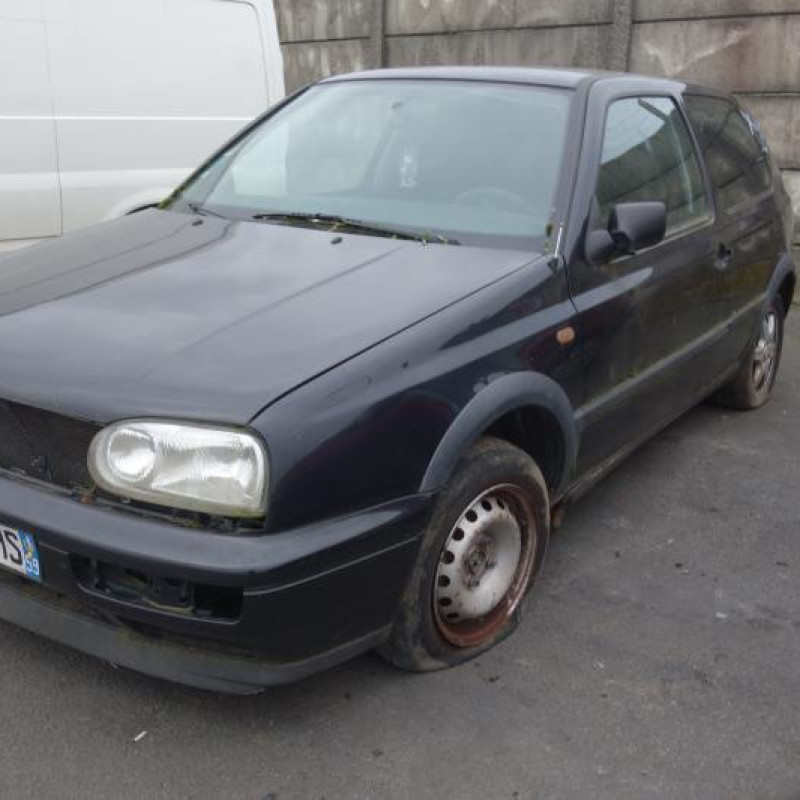 Attache ceinture avant droit VOLKSWAGEN GOLF 3 Photo n°4