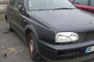 Attache ceinture avant droit VOLKSWAGEN GOLF 3