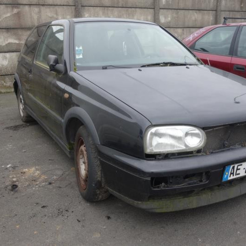Attache ceinture avant droit VOLKSWAGEN GOLF 3 Photo n°5