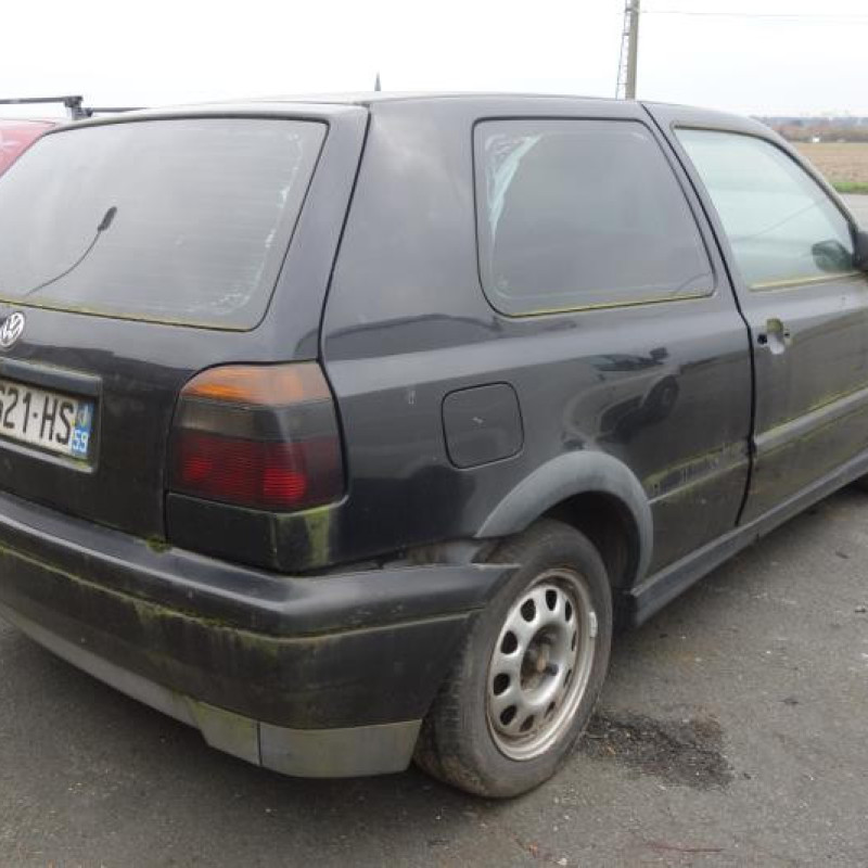 Attache ceinture avant droit VOLKSWAGEN GOLF 3 Photo n°6