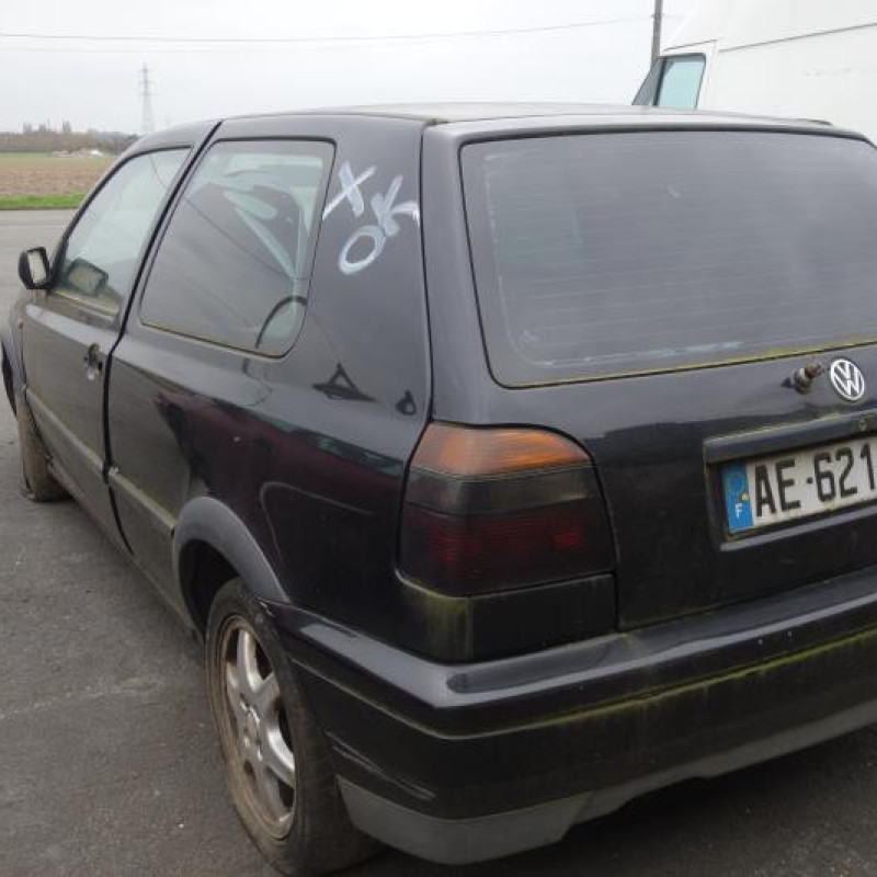 Attache ceinture avant droit VOLKSWAGEN GOLF 3 Photo n°7