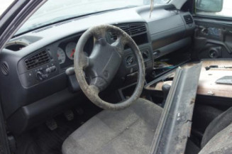 Attache ceinture avant droit VOLKSWAGEN GOLF 3