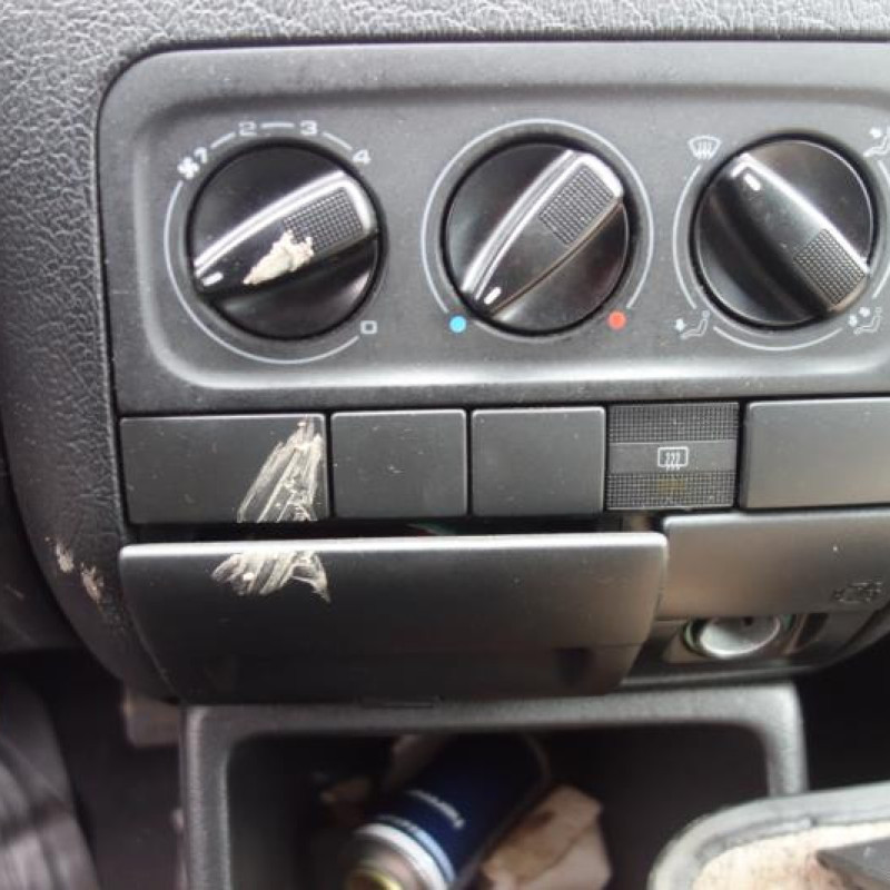 Attache ceinture avant droit VOLKSWAGEN GOLF 3 Photo n°9