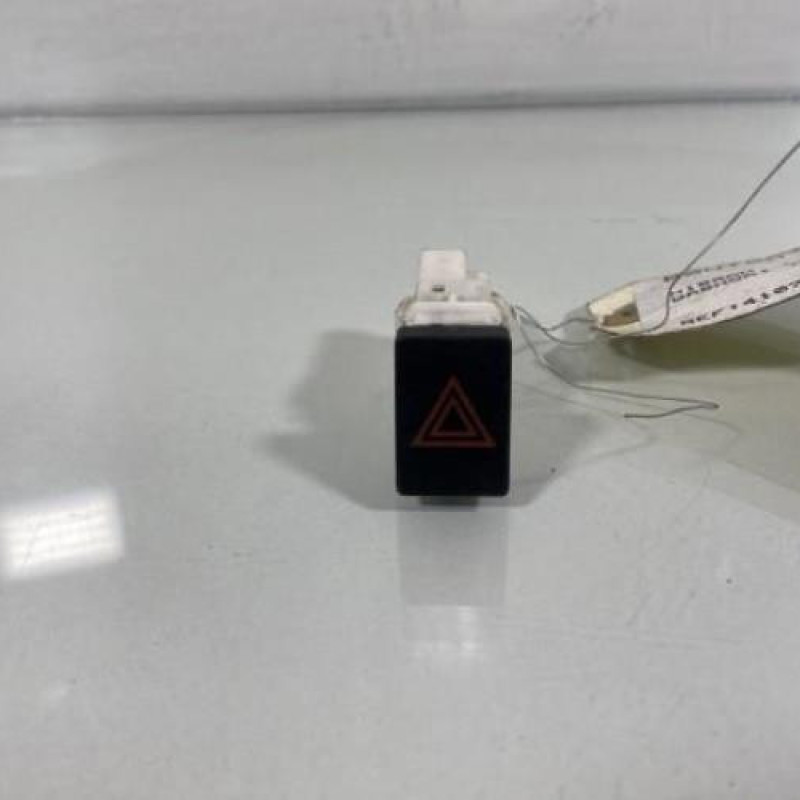 Bouton de warning NISSAN QASHQAI 1 Photo n°1