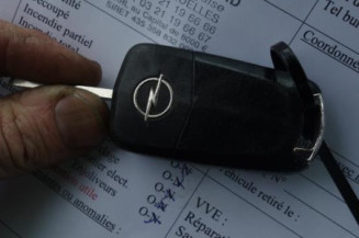 Pretensionneur de ceinture avant droit OPEL CORSA D