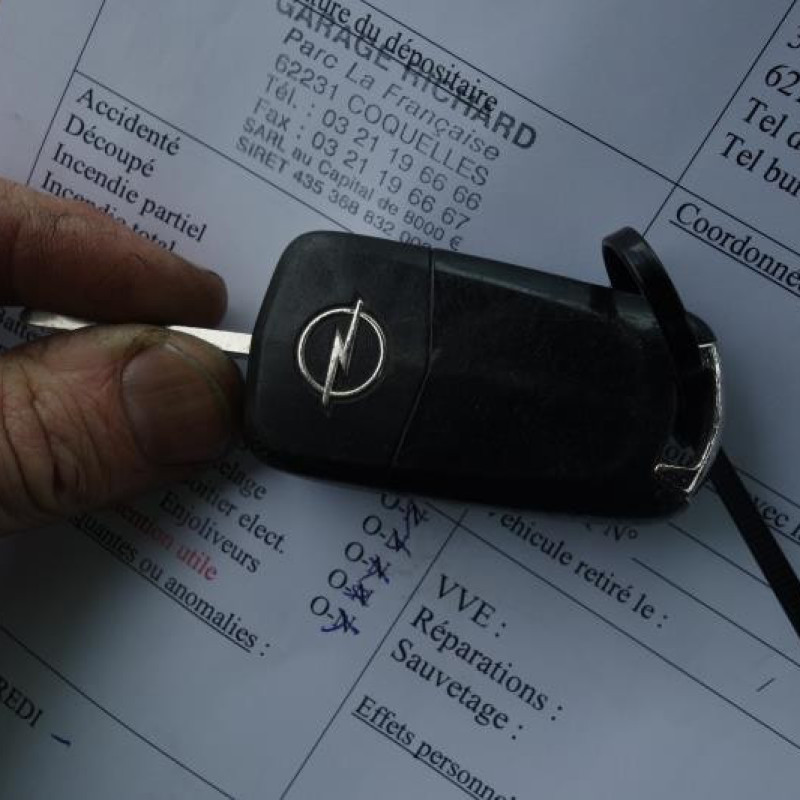 Pretensionneur de ceinture avant droit OPEL CORSA D Photo n°15