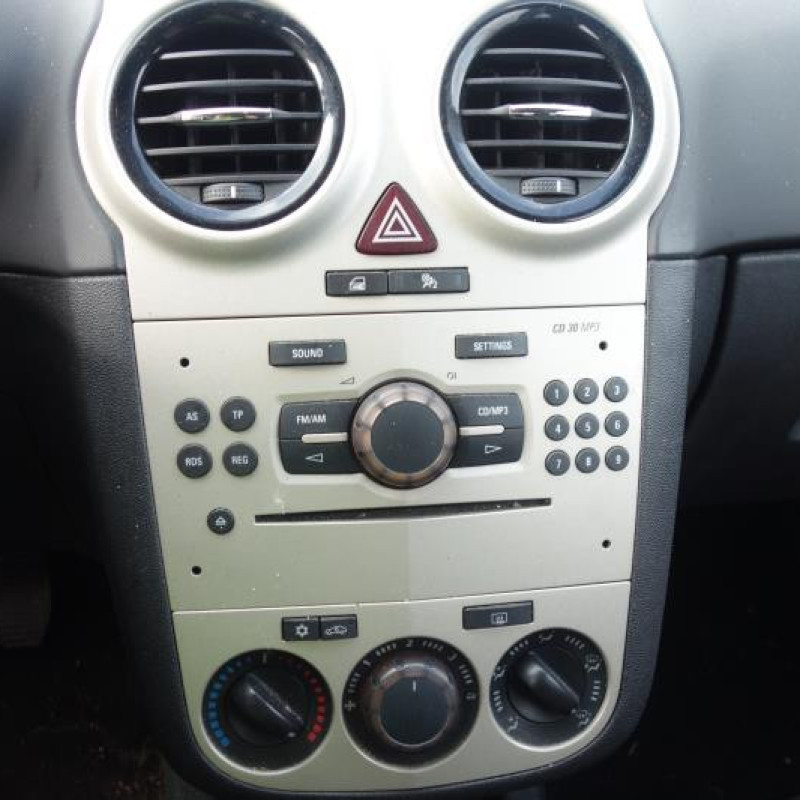 Porte avant droit OPEL CORSA D Photo n°7