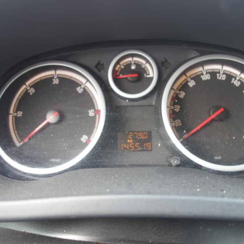 Verin de coffre OPEL CORSA D Photo n°8