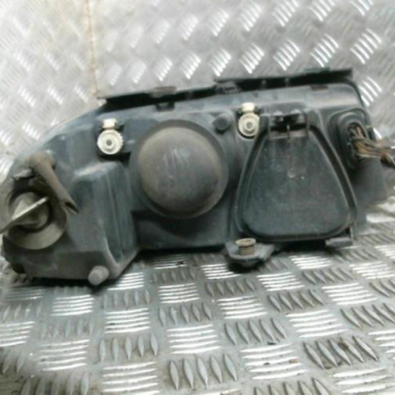 Optique avant principal gauche (feux)(phare) VOLKSWAGEN PASSAT 4 Photo n°2
