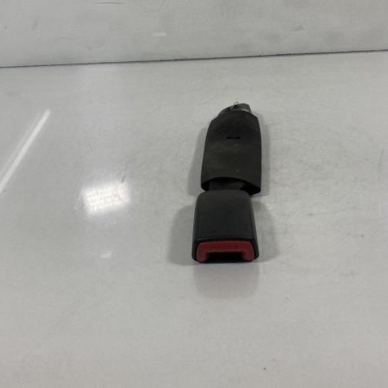 Attache ceinture arriere gauche TOYOTA RAV4 3 Photo n°1