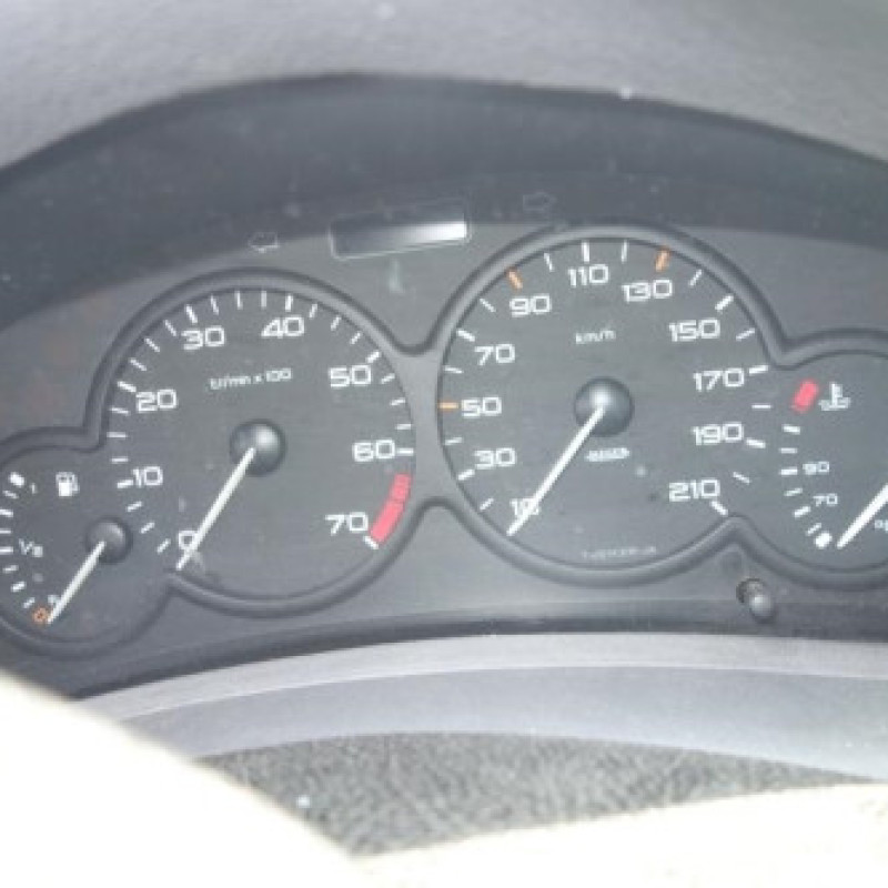 Attache ceinture arriere droit PEUGEOT 206 Photo n°9