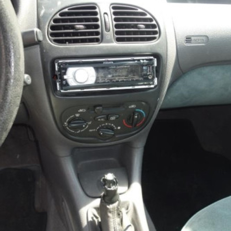 Attache ceinture arriere droit PEUGEOT 206 Photo n°10