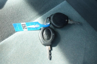 Attache ceinture arriere droit PEUGEOT 206