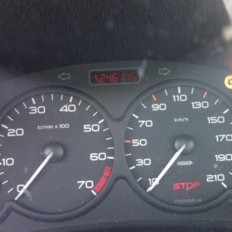 Attache ceinture arriere droit PEUGEOT 206 Photo n°13