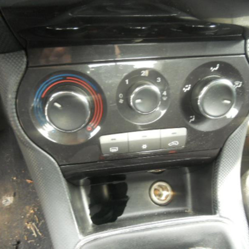 Attache ceinture avant droit FIAT BRAVO 2 Photo n°10