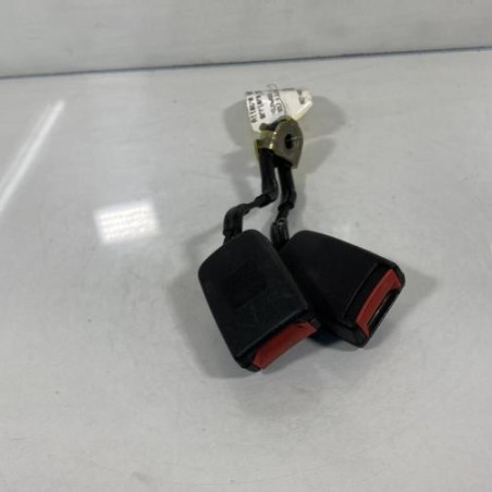 Attache ceinture arriere gauche VOLKSWAGEN GOLF 4 Photo n°1
