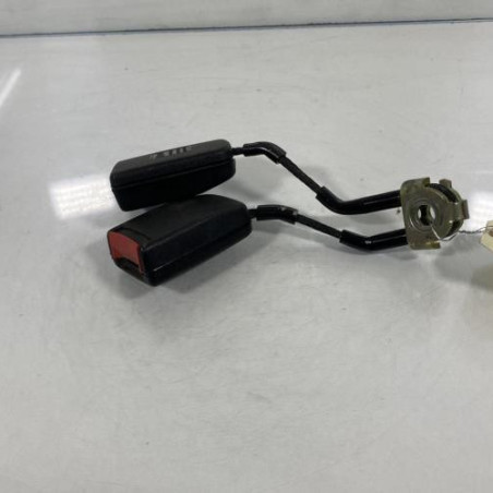 Attache ceinture arriere gauche VOLKSWAGEN GOLF 4
