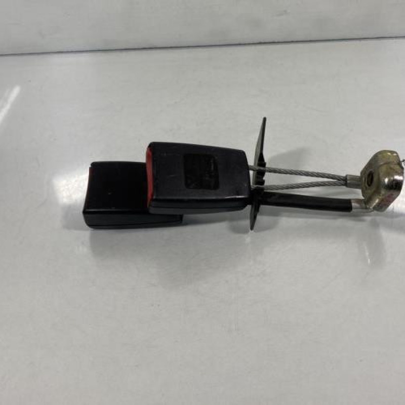 Attache ceinture arriere gauche VOLKSWAGEN PASSAT 4 Photo n°2