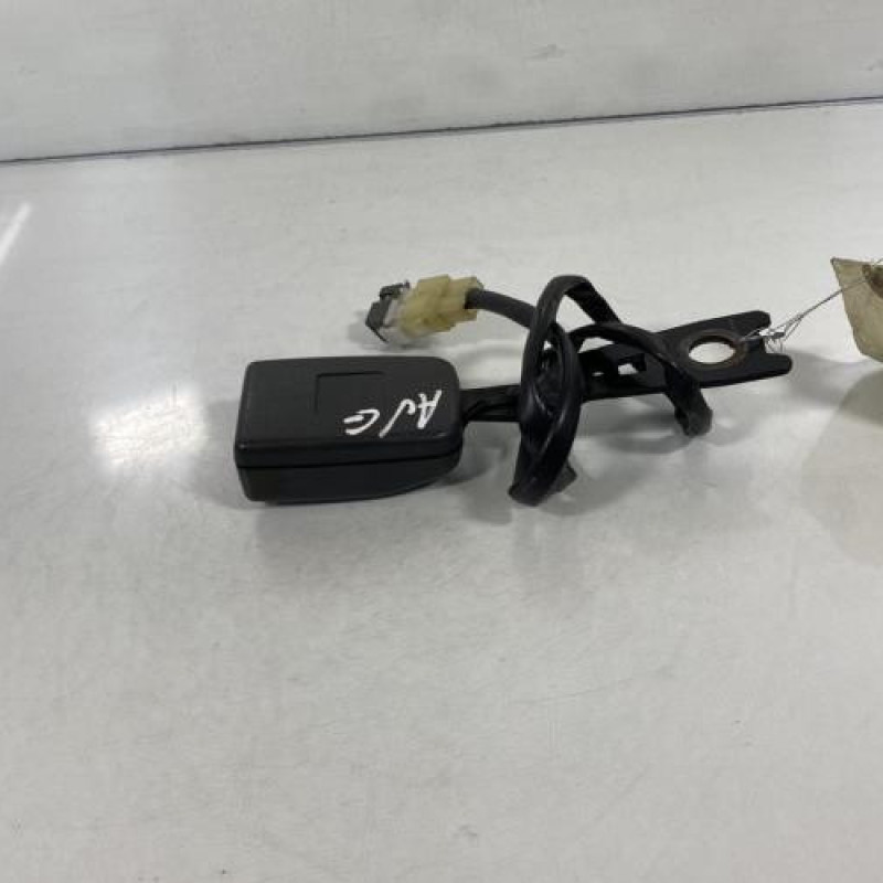 Attache ceinture avant gauche KIA SHUMA 2 Photo n°2