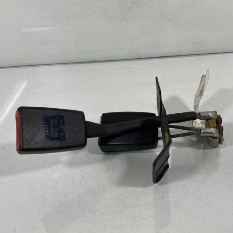 Attache ceinture arriere gauche AUDI A4 1 Photo n°2