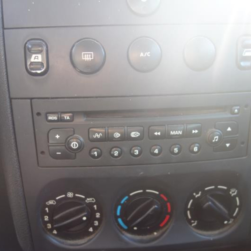 Attache ceinture arriere gauche CITROEN BERLINGO 1 Photo n°10