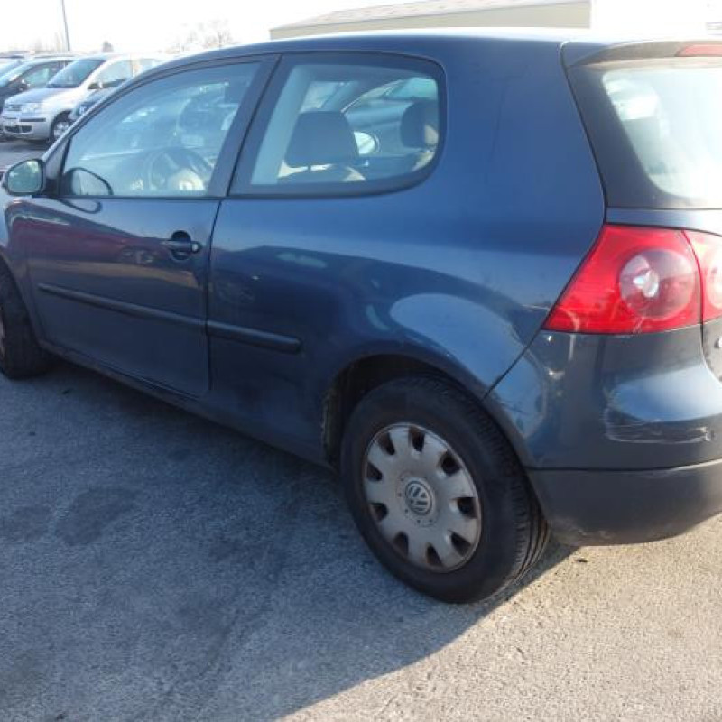 Pare choc arriere VOLKSWAGEN GOLF 5 Photo n°5