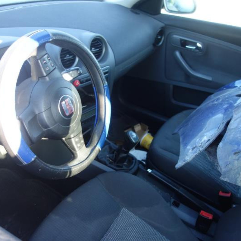 Pretensionneur de ceinture avant gauche SEAT IBIZA 3 Photo n°10