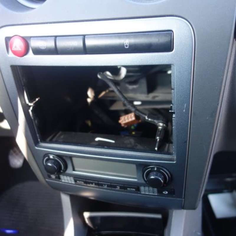 Pretensionneur de ceinture avant gauche SEAT IBIZA 3 Photo n°12