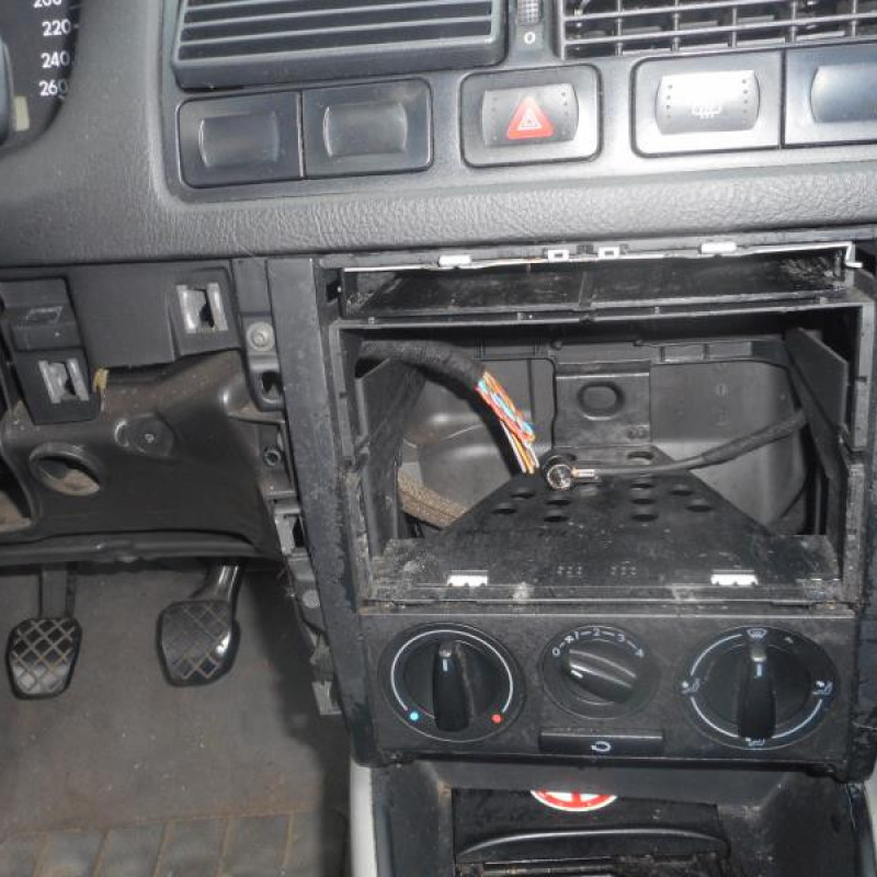 Charniere de capot VOLKSWAGEN GOLF 4 Photo n°7