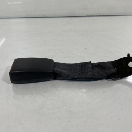 Attache ceinture arriere gauche MAZDA 323 6