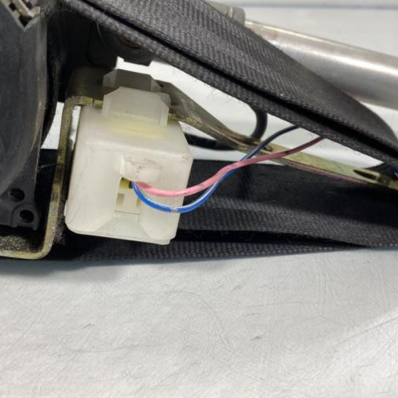 Pretensionneur de ceinture avant droit MAZDA 323 6 Photo n°3