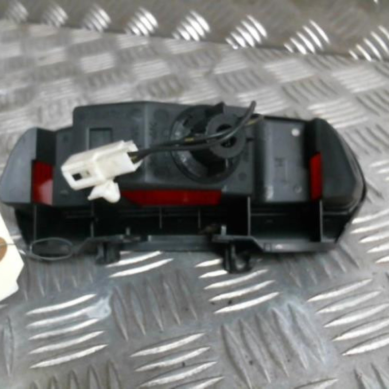 Feu arriere stop central MAZDA 323 6 Photo n°2
