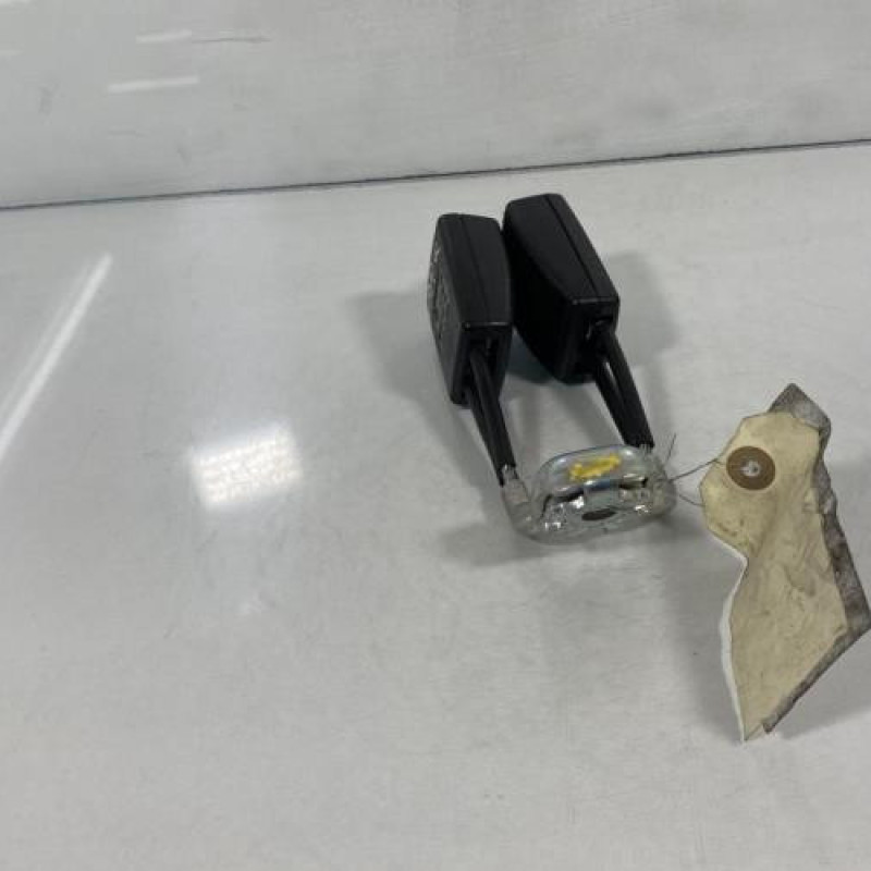 Attache ceinture arriere gauche SEAT CORDOBA 2 Photo n°3