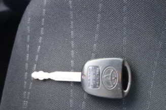 Etrier avant droit (freinage) TOYOTA YARIS 2