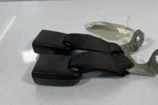 Attache ceinture arriere droit FORD FIESTA 5