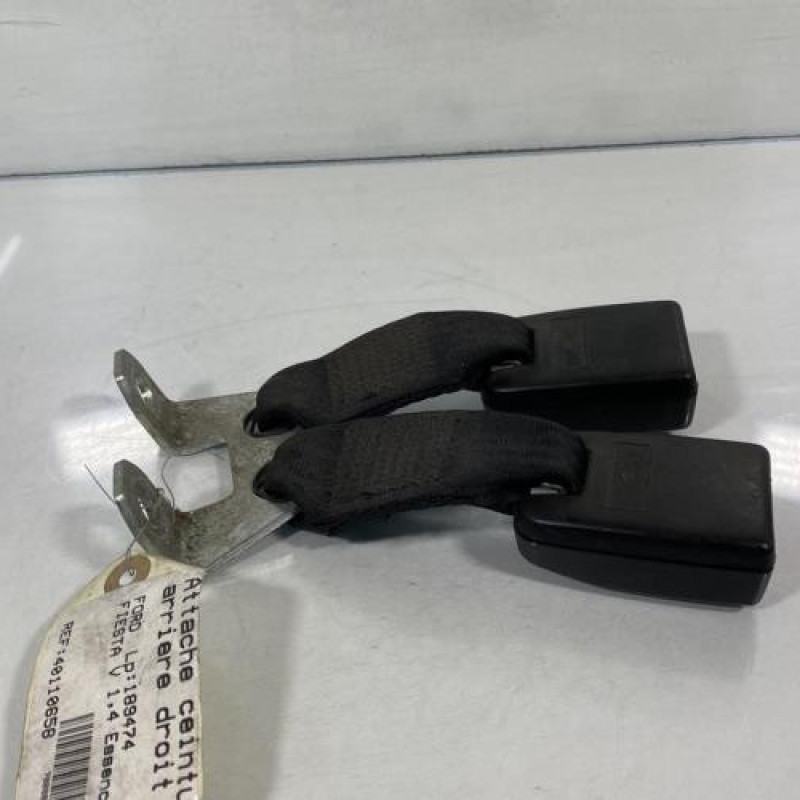 Attache ceinture arriere droit FORD FIESTA 5 Photo n°3