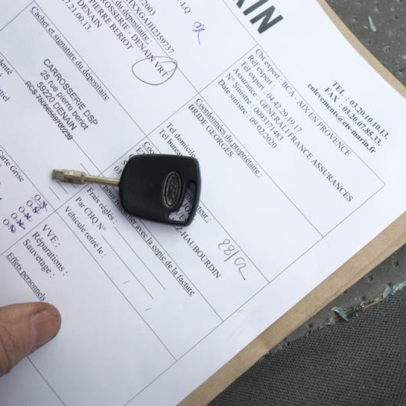 Attache ceinture arriere droit FORD FIESTA 5 Photo n°15