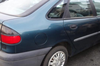 Pretensionneur de ceinture avant droit RENAULT LAGUNA 1
