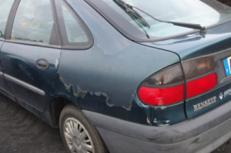 Pretensionneur de ceinture avant droit RENAULT LAGUNA 1