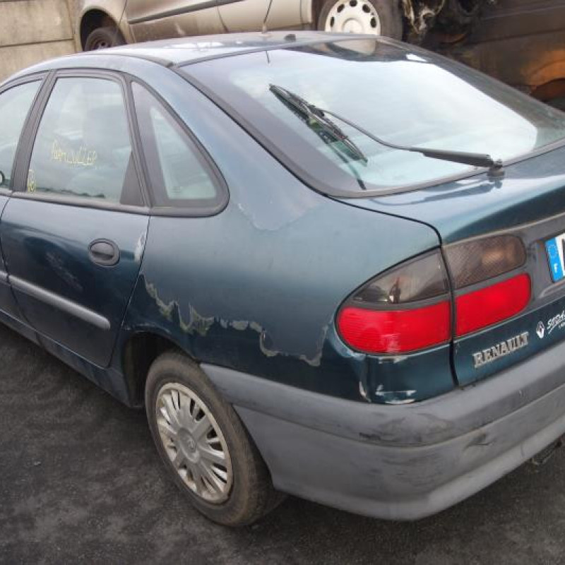 Pretensionneur de ceinture avant droit RENAULT LAGUNA 1 Photo n°7