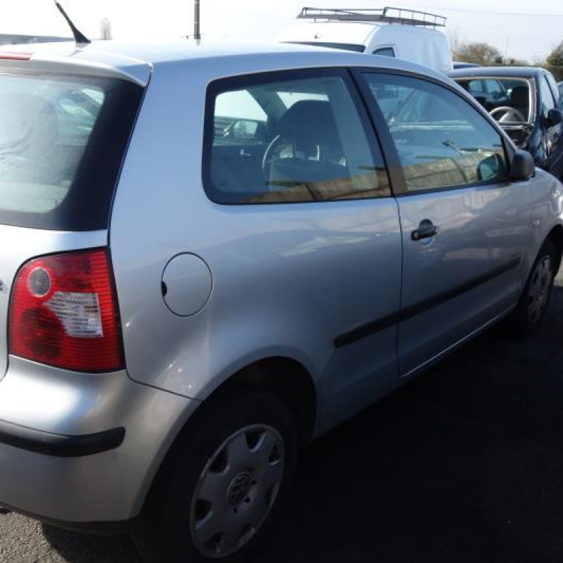 Attache ceinture avant droit VOLKSWAGEN POLO 4 Photo n°4