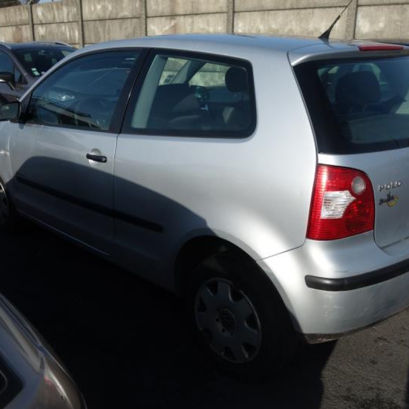 Attache ceinture avant droit VOLKSWAGEN POLO 4 Photo n°5