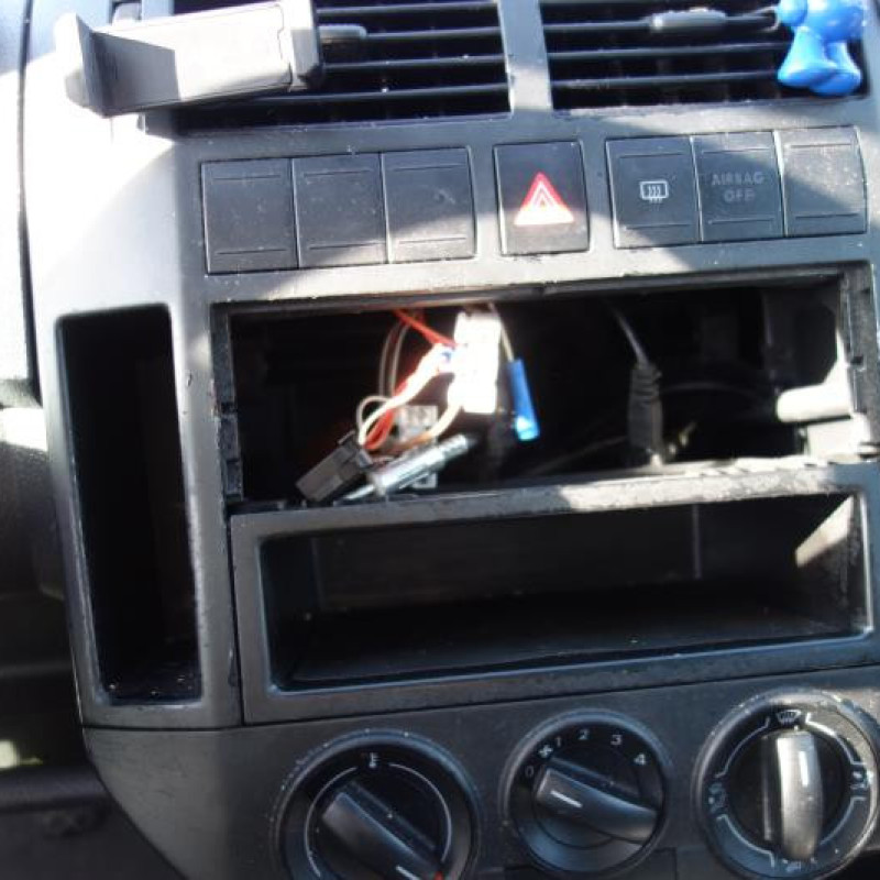 Attache ceinture avant droit VOLKSWAGEN POLO 4 Photo n°9