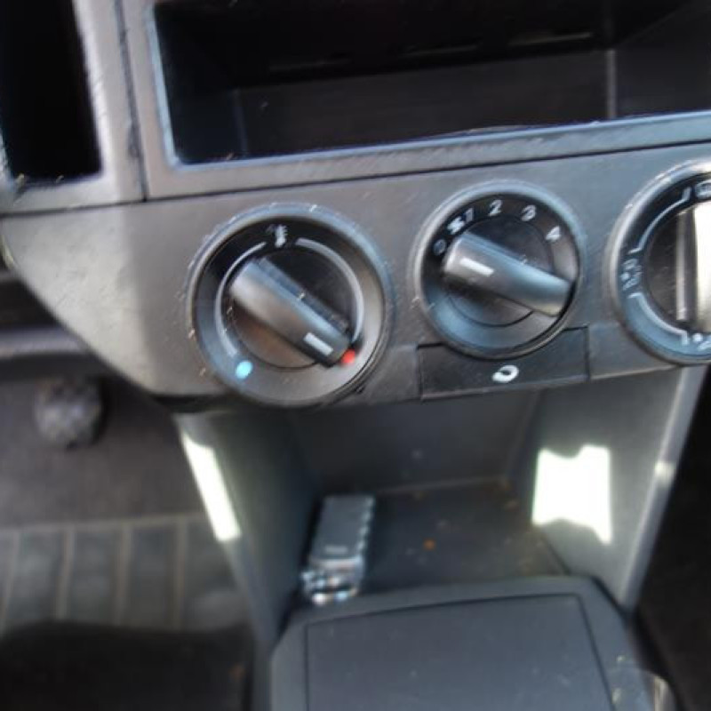 Attache ceinture avant droit VOLKSWAGEN POLO 4 Photo n°11